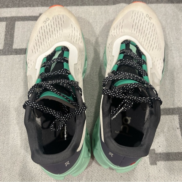 Sold Women’s On Cloudmonster - Picture 7 of 15